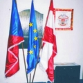 Slavnostní prapory na stojanech