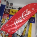Reklamní vlajky na tyčky na plotech - Coca cola